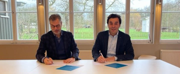 Marnix de Romph (NVvP) en Paul Simoons ondertekenen opnieuw meerjarige overeenkomst